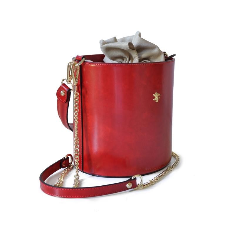 Woman leather handbag with chain shoulder strap "Secchiello" R335