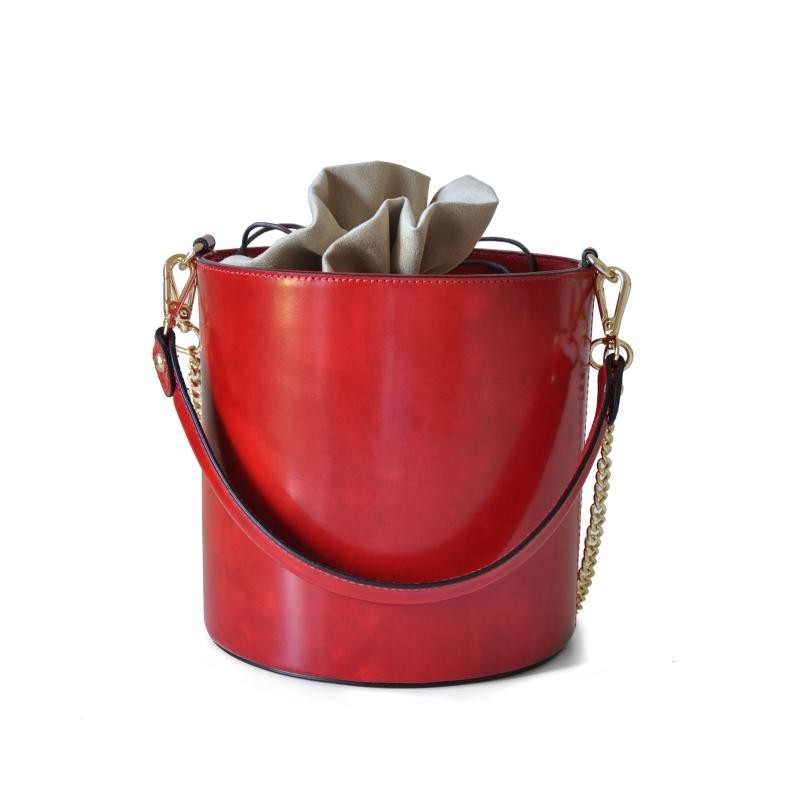 Woman leather handbag with chain shoulder strap "Secchiello" R335