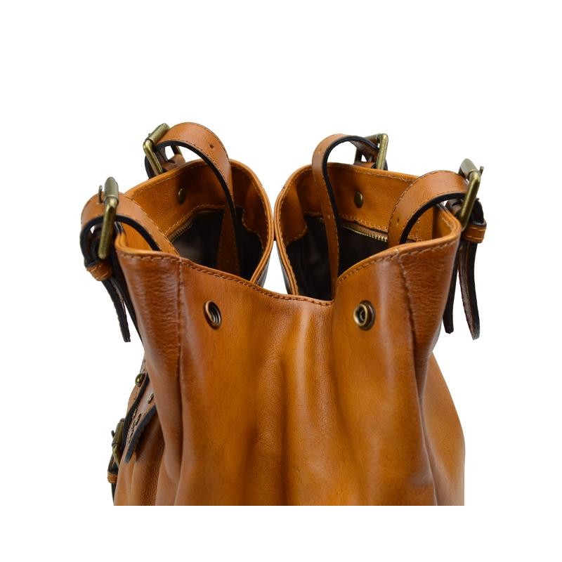 Big handbag in vegetable-tanned and hand-dyed leather. "Talamone" P
