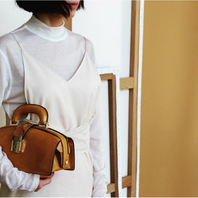 Woman leather bag with key lock "Lady Brunelleschi" 120/N