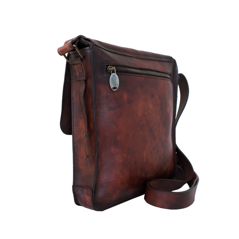 Shoulder strap in vegetable tanned and hand dyed leather. Brown Mogano