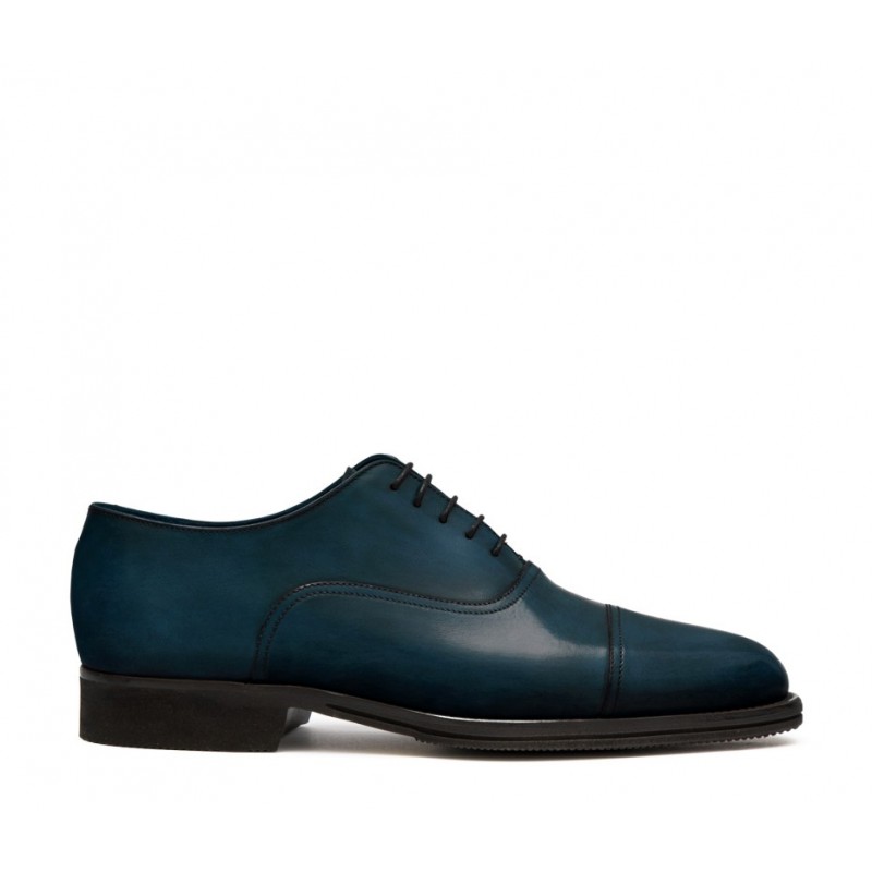 Cap toe laced Oxford-style shoe for men, in hand-antiqued calfskin dark blue