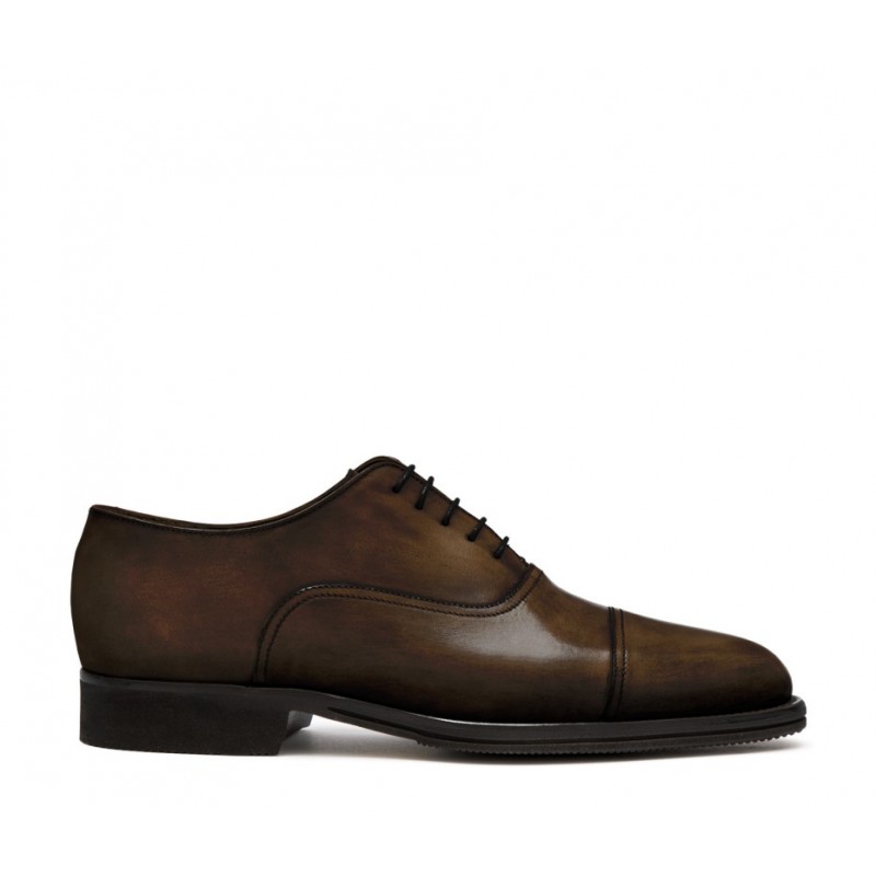 Cap toe laced Oxford-style shoe for men, in hand-antiqued calfskin coffee