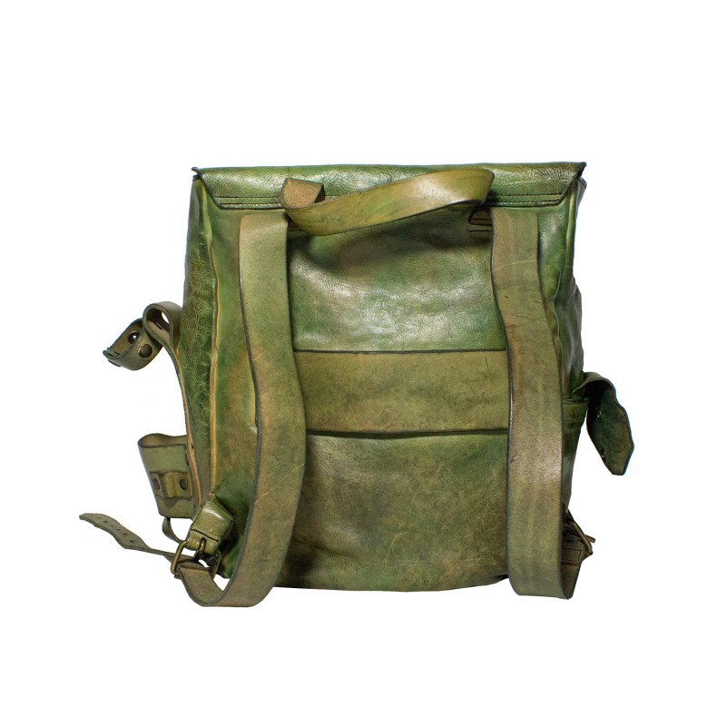 Leather big backpack with side zipper. ZI