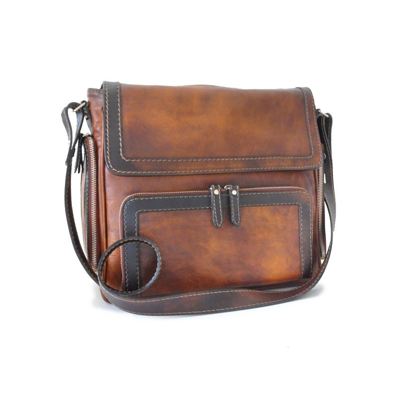 Leather bag with pockets with an extremely interesting design.