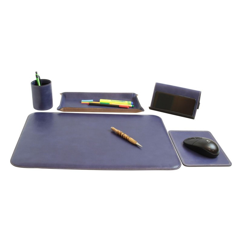 Beautiful, simple and at the same time essential, this desk kit "Warszawa" in full grain calfskin will give prestige to your desk.