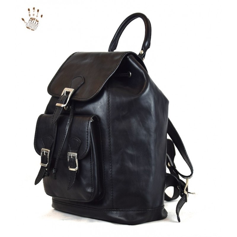 Calf woman leather backpack 100% made in italy.