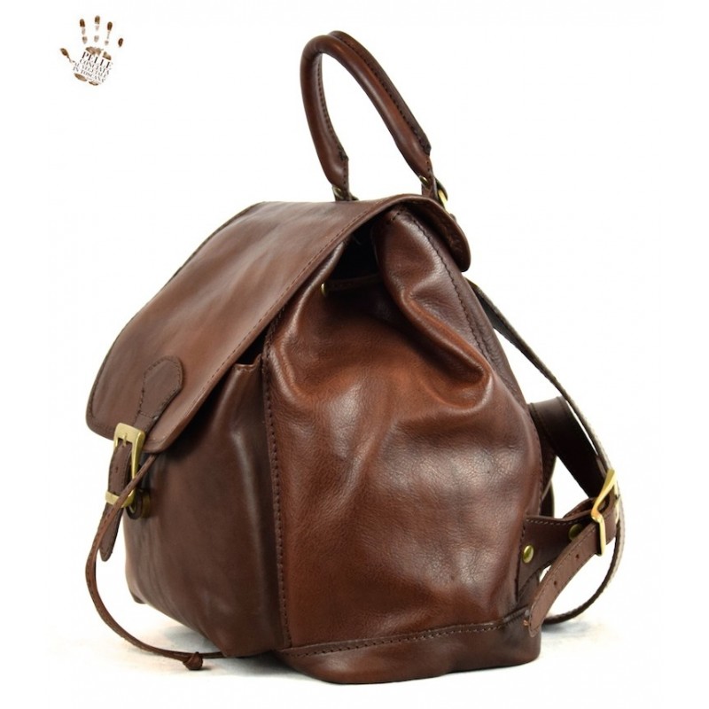 Small women’s leather backpack, much loved by women this leather backpack has a closure lap and magnet in the front.