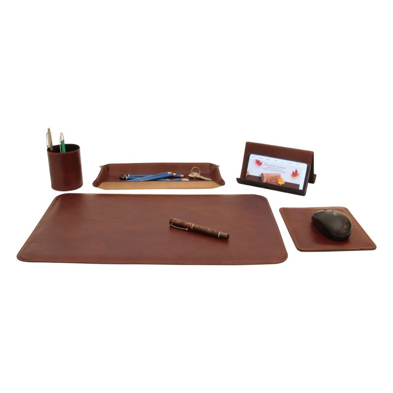 Zestaw na biurko ze skóry „Warszawa” brązowy kolor. Piękny, prosty a zarazem niezbędny zestaw ze skóry cielęcej to wyjątkowa oprawa dla Twojego biurka.