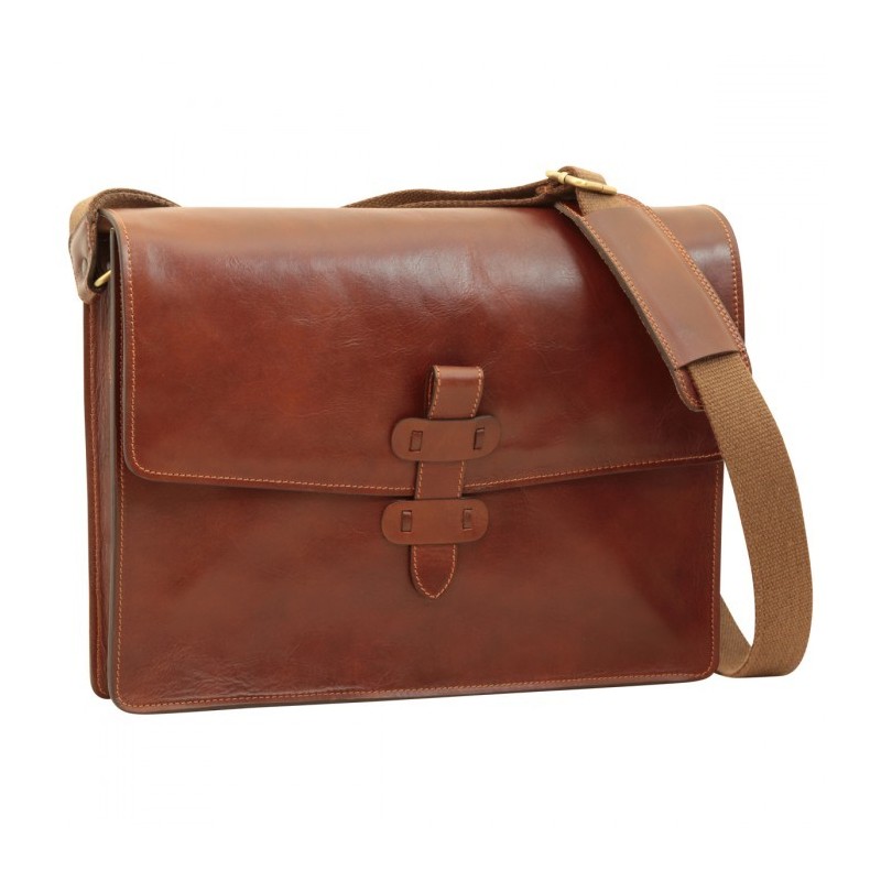 Men's leather messenger for i-pad. A bag often used by men who demand practicality and comfort for leisure or work, captivating and also very vintage.